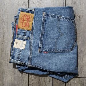 Levi's Men's 505 Regular Fit Jeans.  Waist 40" rise 13" inseam 32"